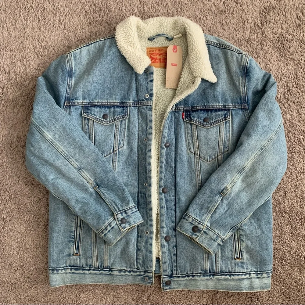 SOLD!! Levi’s Men's Denim Sherpa Lined Trucker Jacket - Picture 1 of 7